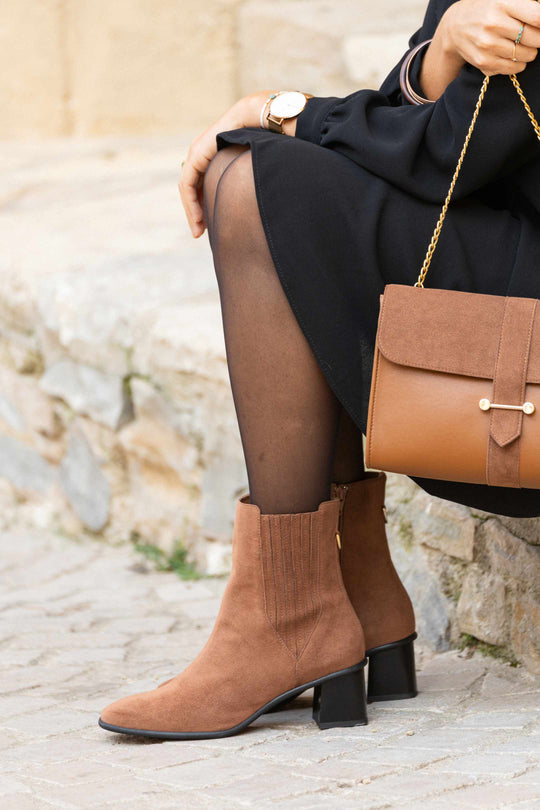 Bottines Chelsea à talon Milady Camel Bihotz vegan — détail talon bloc coutures