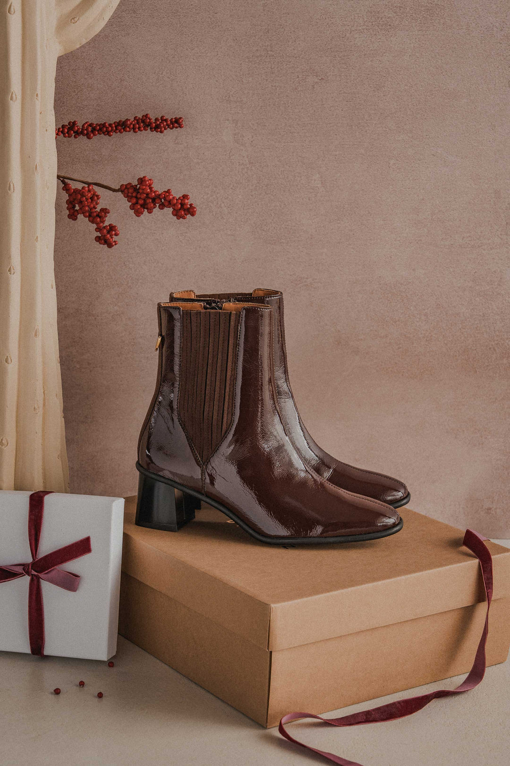 Bottines Milady Moka vernis — 210 €